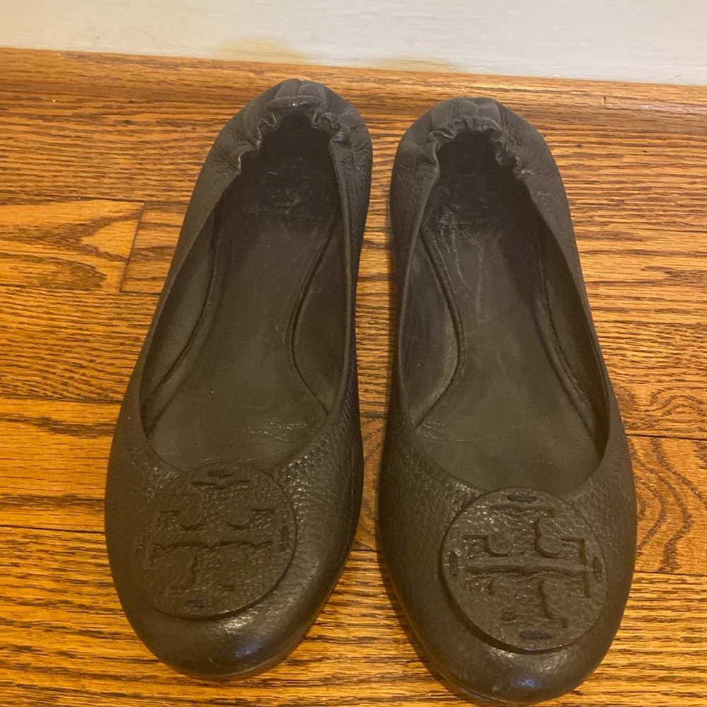 Tory Burch leather ballet flats signature black leather logo Sz 10 Gently worn
